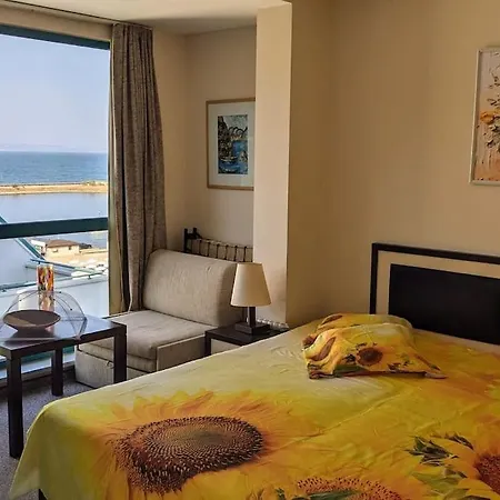 Apartment Stunning Private Beachfront With Pool Access